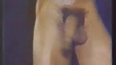 Blonda tatuata care poarta lenjerie sexy si se bucura de actul sexual vaginal si anal